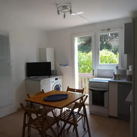Hyeres, 2 Pieces, 3 Personnes - Fr-1-335-47 *